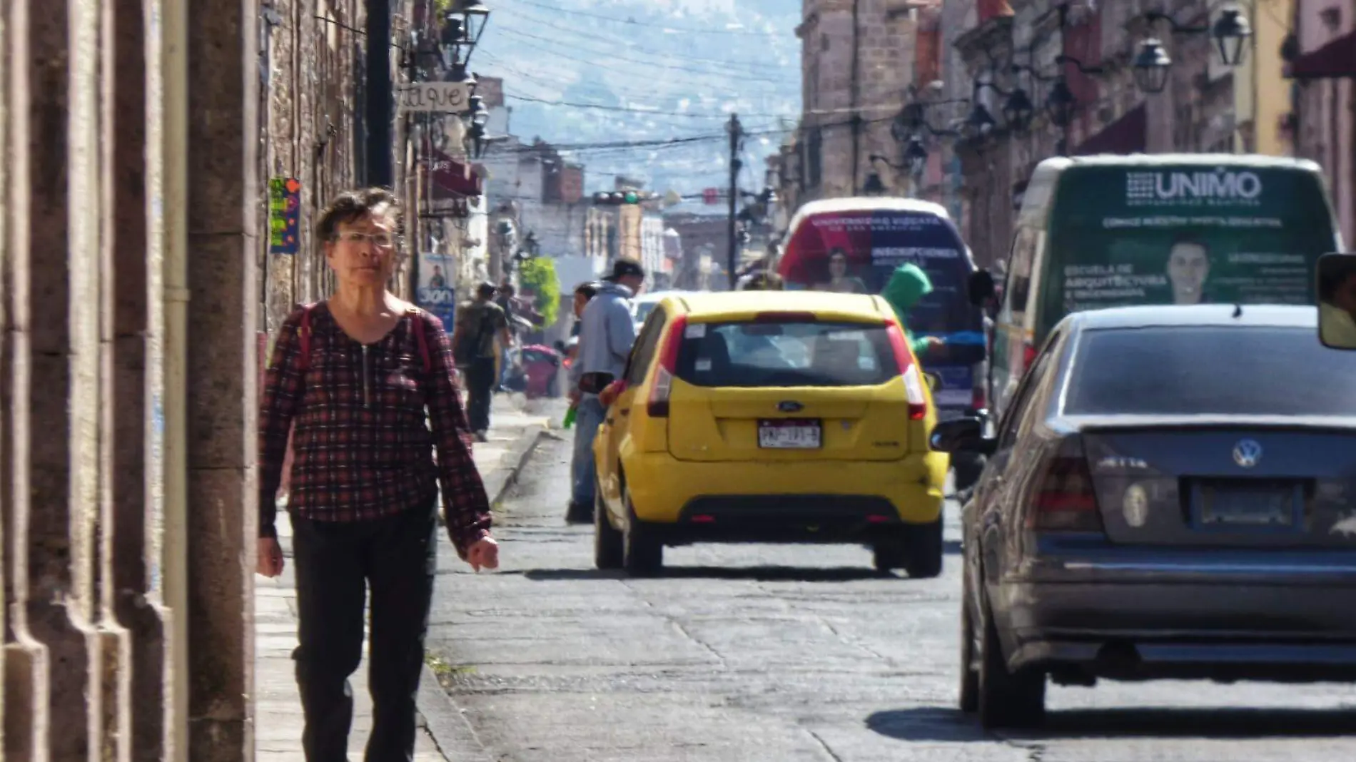 Calle de Morelia - Mujer